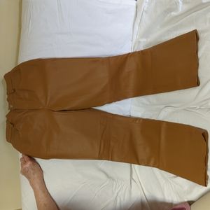 Newport News easy style size 6 caramel colored leather pants
